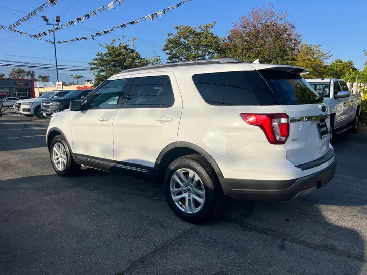 WHITE, 2019 FORD EXPLORER XLT 4WD Image 13