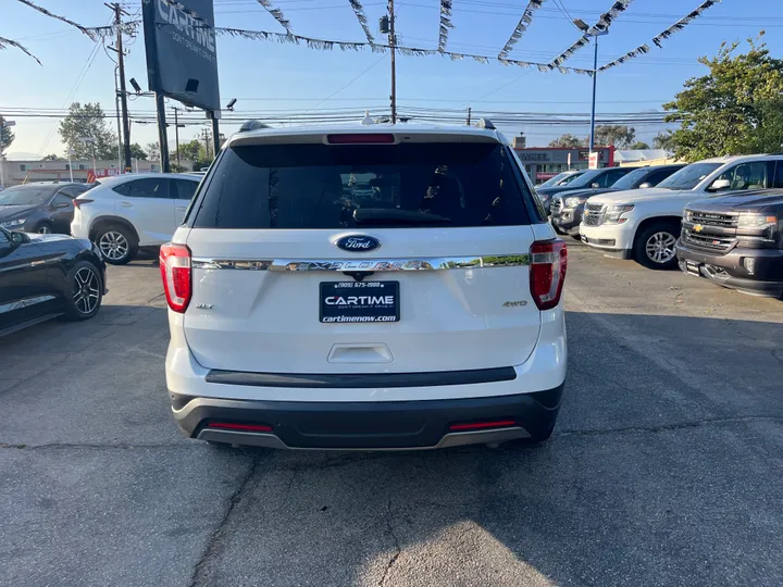 WHITE, 2019 FORD EXPLORER XLT 4WD Image 15