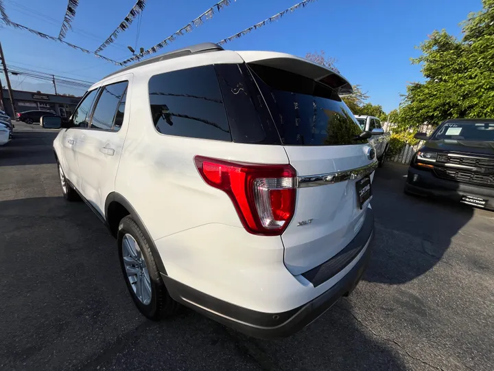 WHITE, 2019 FORD EXPLORER XLT 4WD Image 19