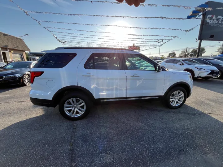 WHITE, 2019 FORD EXPLORER XLT 4WD Image 21