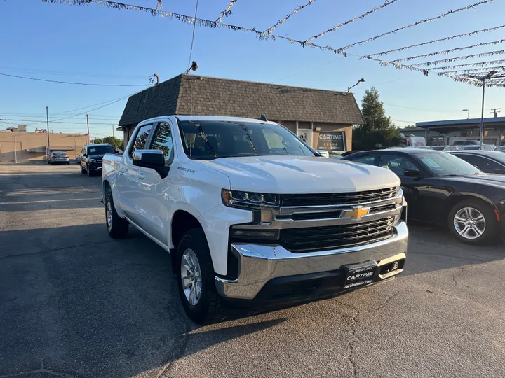 WHITE, 2020 CHEVROLET SILVERADO 1500 CREW CAB LT 4WD Image 8