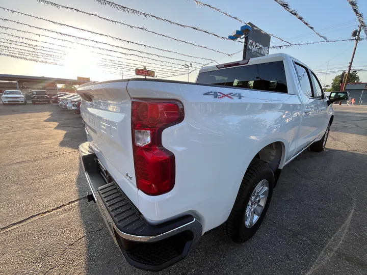 WHITE, 2020 CHEVROLET SILVERADO 1500 CREW CAB LT 4WD Image 22