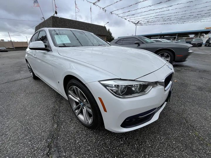 WHITE, 2018 BMW 3 SERIES Image 17