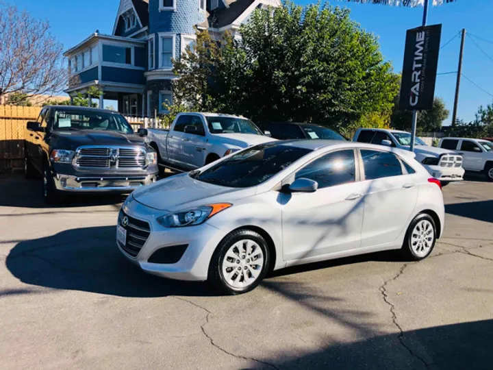 SILVER, 2017 HYUNDAI ELANTRA GT Image 2