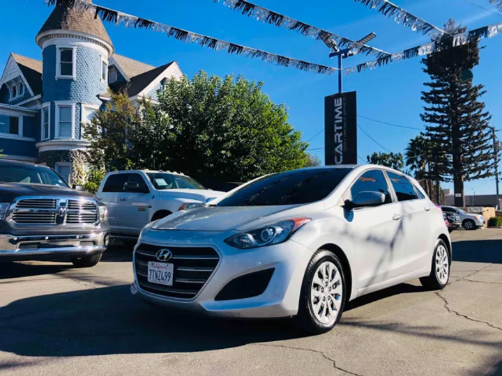 SILVER, 2017 HYUNDAI ELANTRA GT Image 3