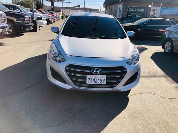 SILVER, 2017 HYUNDAI ELANTRA GT Image 5