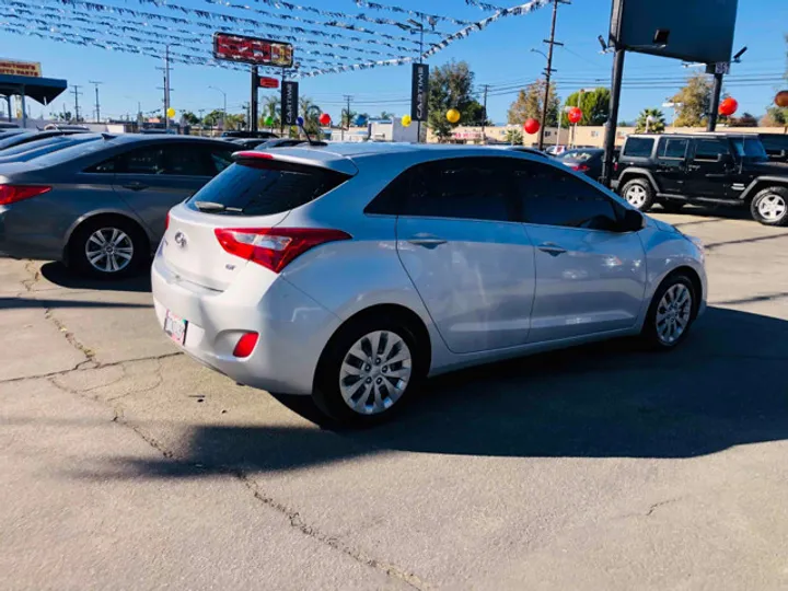 SILVER, 2017 HYUNDAI ELANTRA GT Image 11