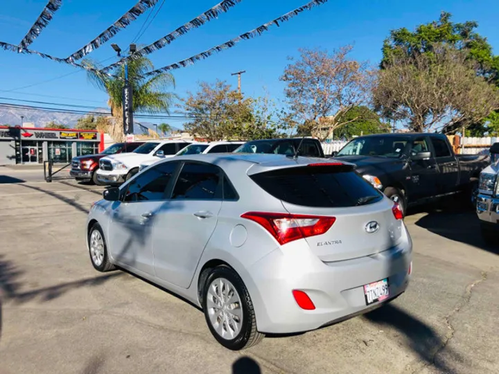 SILVER, 2017 HYUNDAI ELANTRA GT Image 13