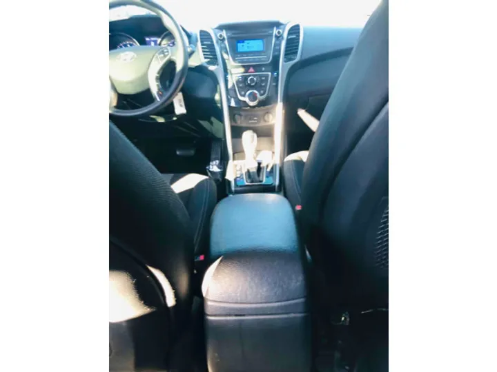 SILVER, 2017 HYUNDAI ELANTRA GT Image 20