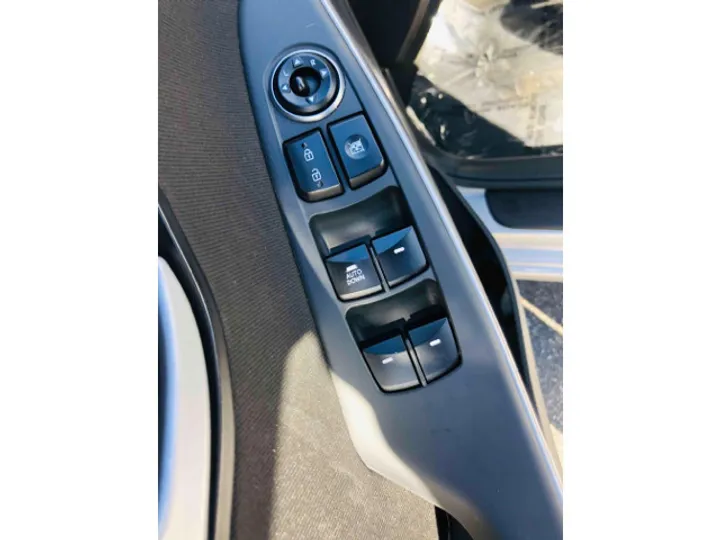 SILVER, 2017 HYUNDAI ELANTRA GT Image 22