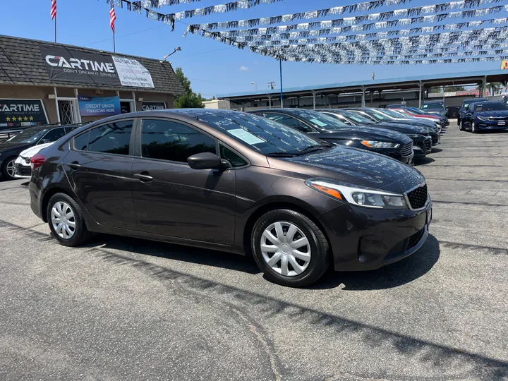 BROWN, 2018 KIA FORTE Image 2