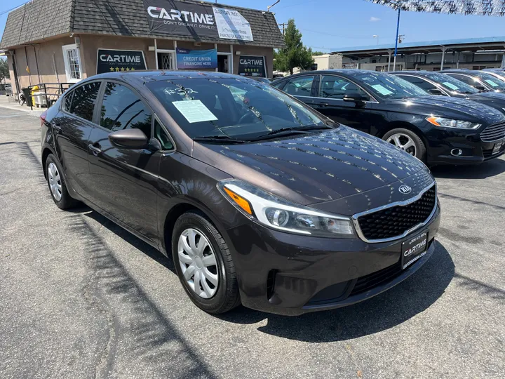 BROWN, 2018 KIA FORTE Image 4