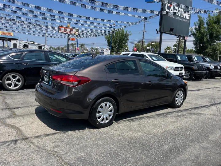 BROWN, 2018 KIA FORTE Image 12