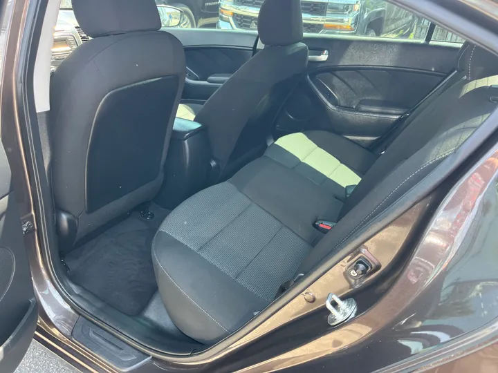 BROWN, 2018 KIA FORTE Image 18