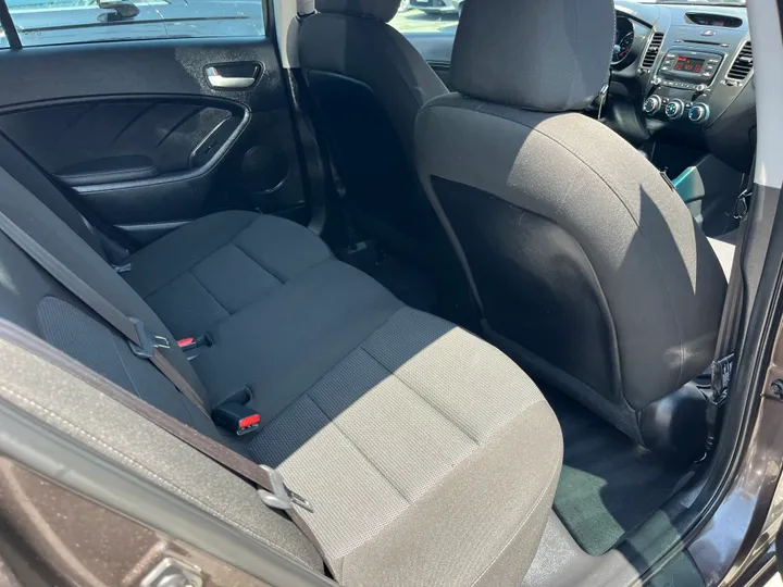 BROWN, 2018 KIA FORTE Image 39