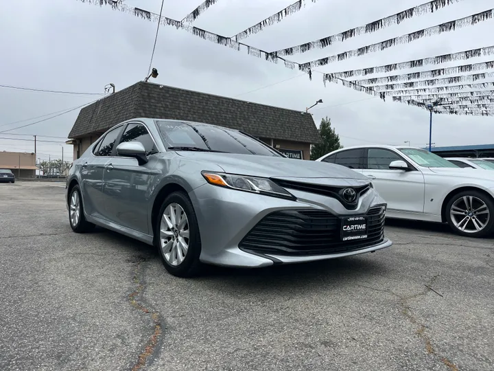 SILVER, 2020 TOYOTA CAMRY Image 3