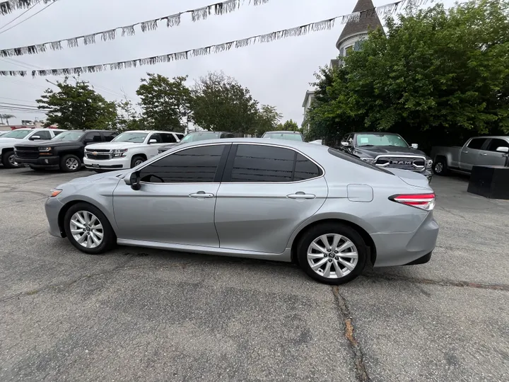 SILVER, 2020 TOYOTA CAMRY Image 20