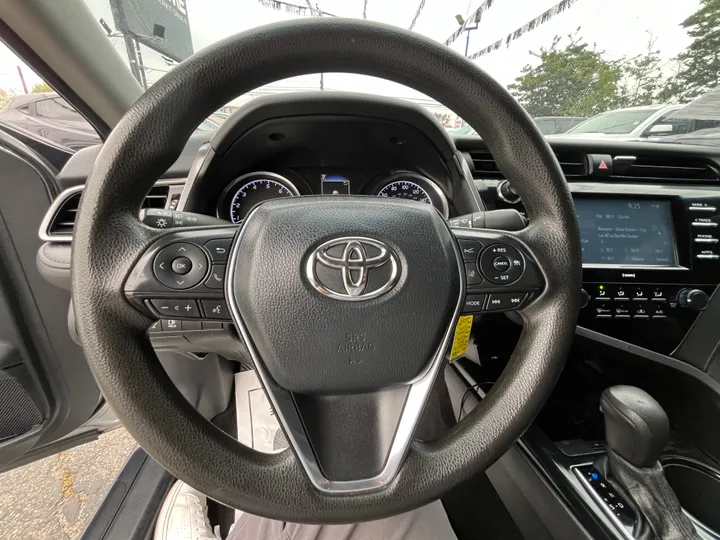 SILVER, 2020 TOYOTA CAMRY Image 34