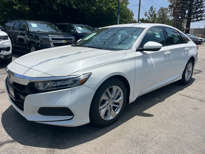 WHITE, 2018 HONDA ACCORD Image 6