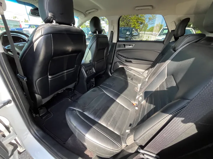 WHITE, 2019 FORD EDGE Image 30