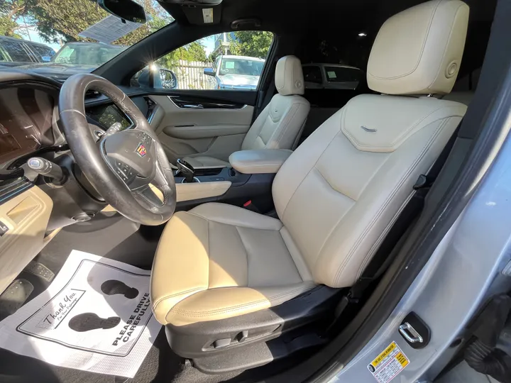 SILVER, 2017 CADILLAC XT5 Image 38