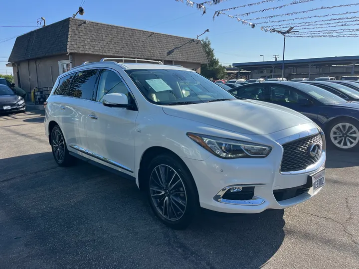 WHITE, 2019 INFINITI QX60 LUXE Image 7