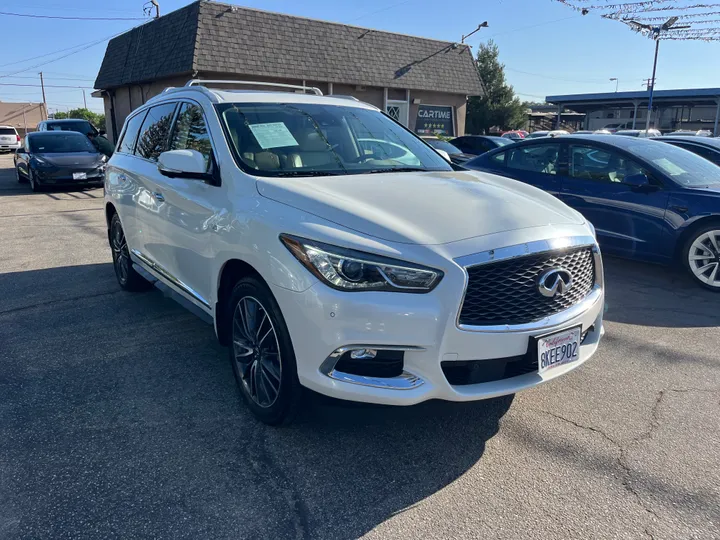 WHITE, 2019 INFINITI QX60 LUXE Image 8