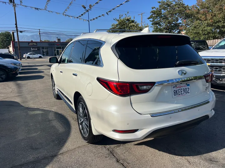 WHITE, 2019 INFINITI QX60 LUXE Image 9