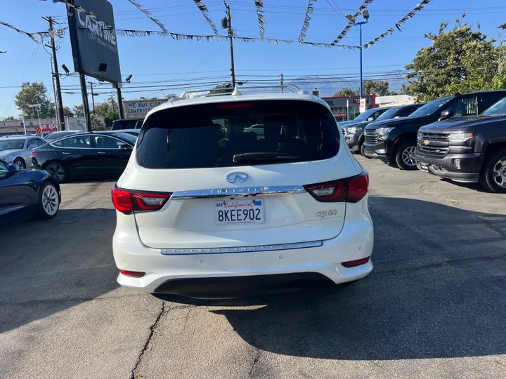 WHITE, 2019 INFINITI QX60 LUXE Image 10