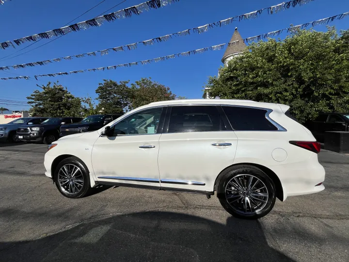 WHITE, 2019 INFINITI QX60 LUXE Image 17