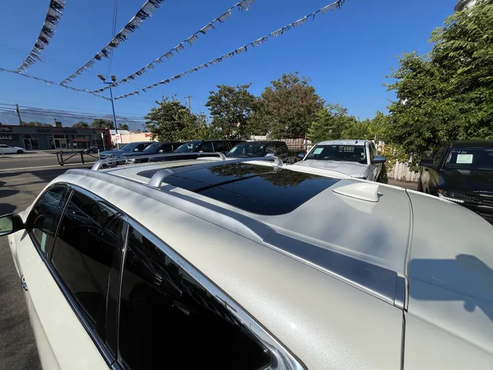 WHITE, 2019 INFINITI QX60 LUXE Image 19