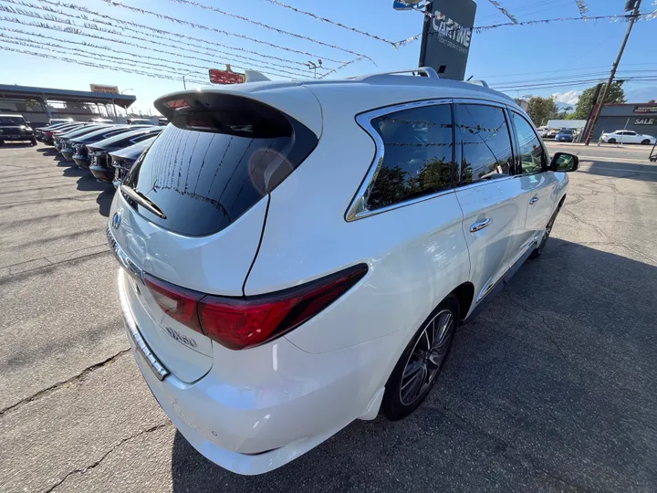 WHITE, 2019 INFINITI QX60 LUXE Image 20