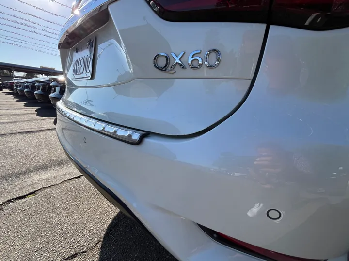 WHITE, 2019 INFINITI QX60 LUXE Image 23