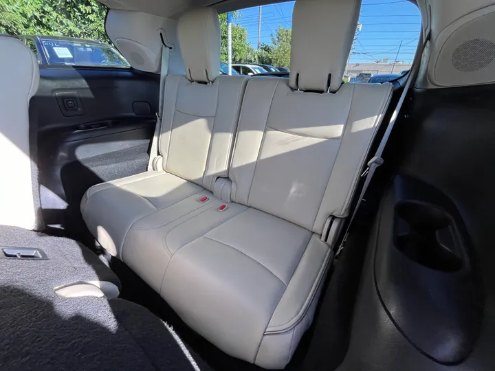 WHITE, 2019 INFINITI QX60 LUXE Image 27