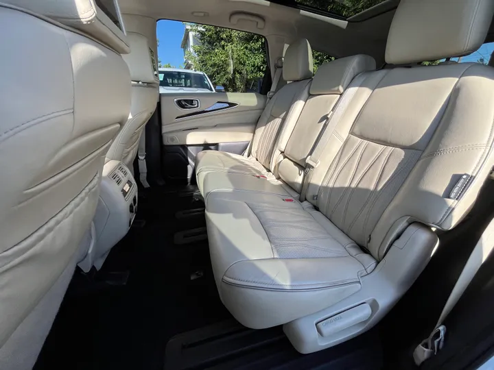 WHITE, 2019 INFINITI QX60 LUXE Image 28