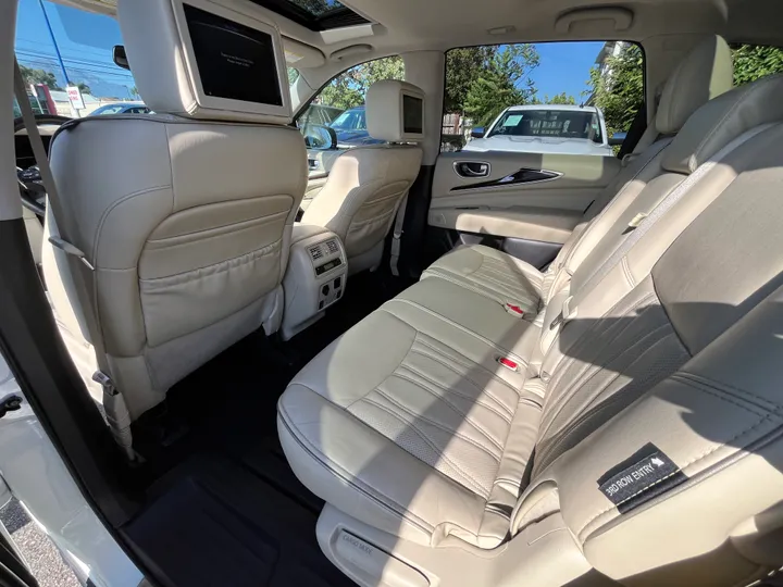 WHITE, 2019 INFINITI QX60 LUXE Image 29