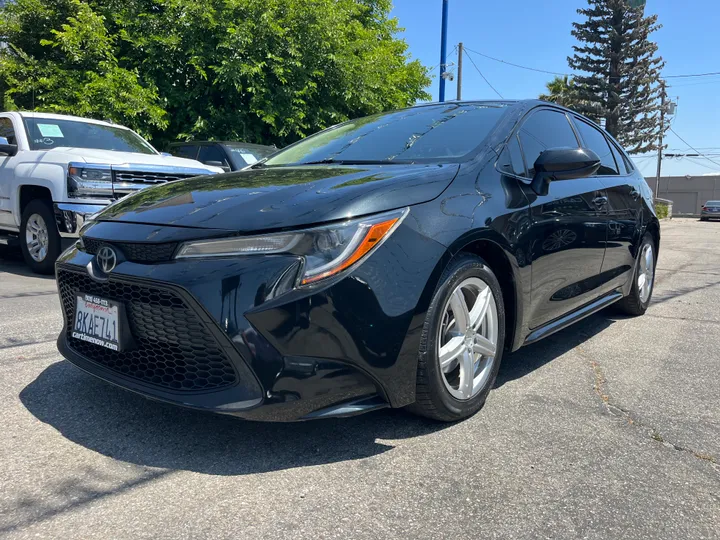 BLACK, 2020 TOYOTA COROLLA LE Image 6