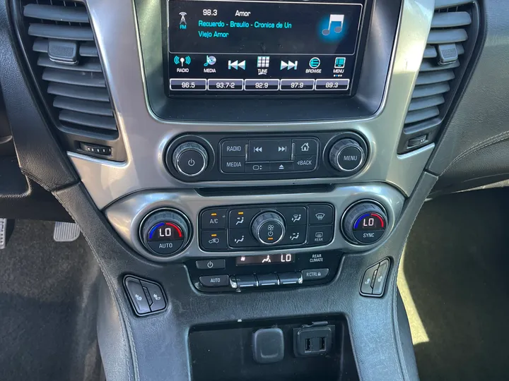 WHITE, 2017 CHEVROLET TAHOE Image 35