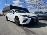 WHITE, 2018 TOYOTA CAMRY Thumnail Image 3