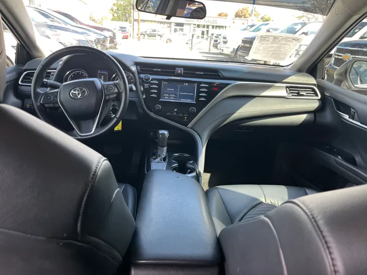 WHITE, 2018 TOYOTA CAMRY Image 26