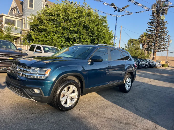 BLUE, 2018 VOLKSWAGEN ATLAS SE W/TECH PKG Image 2