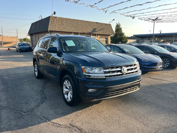 BLUE, 2018 VOLKSWAGEN ATLAS SE W/TECH PKG Image 8