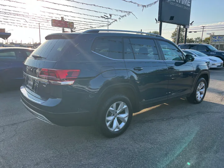 BLUE, 2018 VOLKSWAGEN ATLAS SE W/TECH PKG Image 14