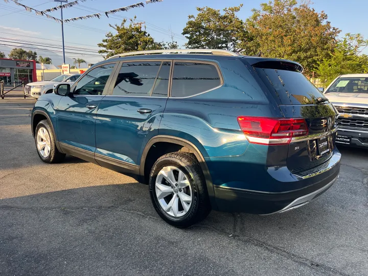 BLUE, 2018 VOLKSWAGEN ATLAS SE W/TECH PKG Image 17