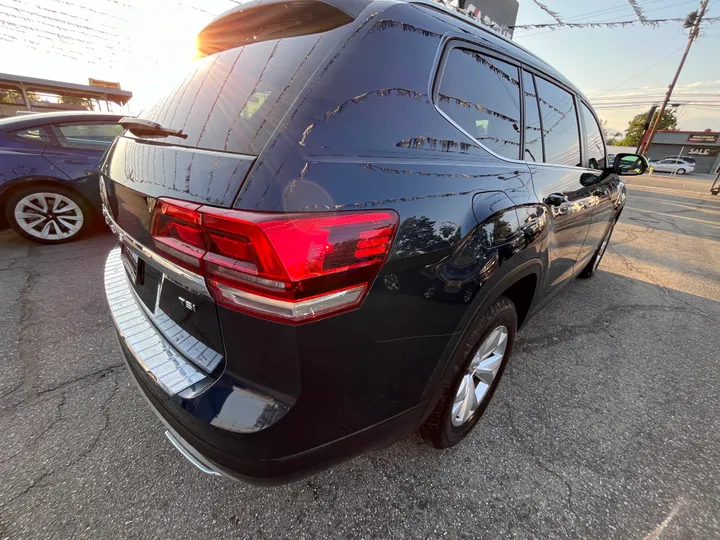 BLUE, 2018 VOLKSWAGEN ATLAS SE W/TECH PKG Image 22