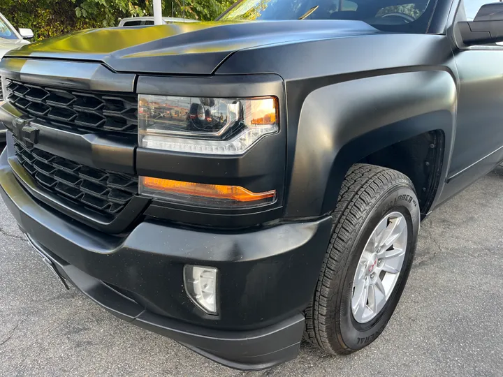 BLACK, 2018 CHEVROLET SILVERADO 1500 CREW CAB Image 10