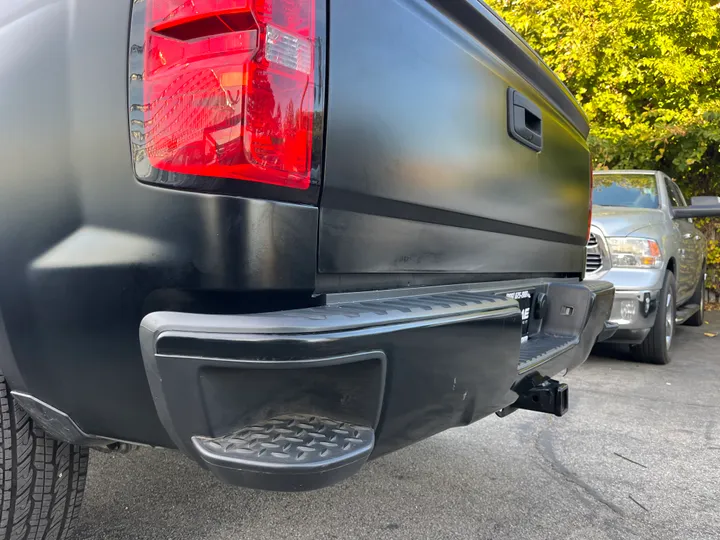 BLACK, 2018 CHEVROLET SILVERADO 1500 CREW CAB Image 20