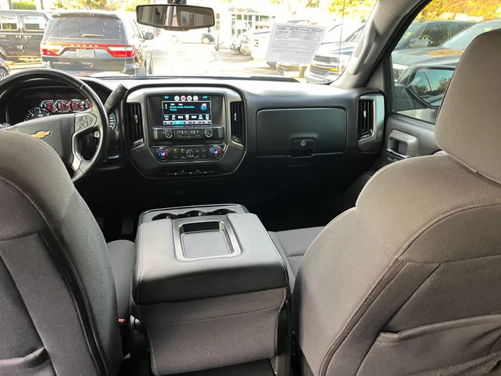 BLACK, 2018 CHEVROLET SILVERADO 1500 CREW CAB Image 24