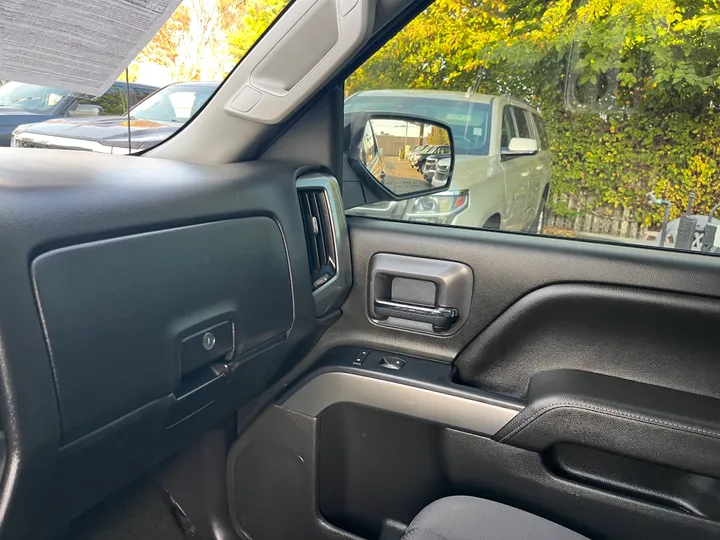 BLACK, 2018 CHEVROLET SILVERADO 1500 CREW CAB Image 36