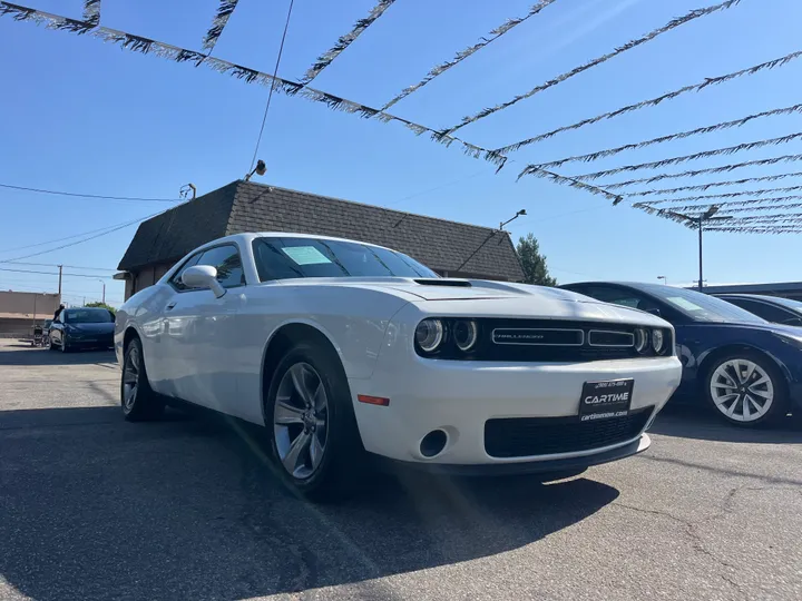 WHITE, 2019 DODGE CHALLENGER SXT Image 3